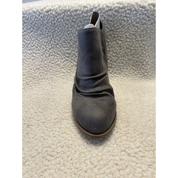 Report Clarice Heeled Bootie Gray Faux Suede Size 6W - Picture 2 of 5